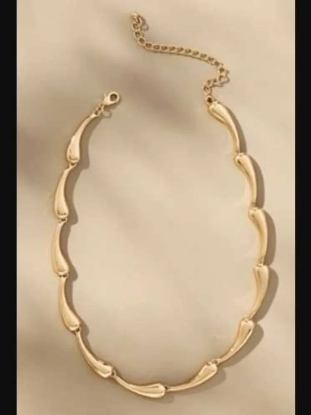 New Anthropologie drippy bean necklace in gold